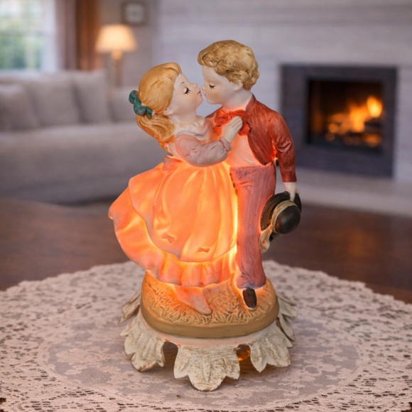 Vintage 70’s Aladdin Giftware Boy & Girl Kissing Nightlite